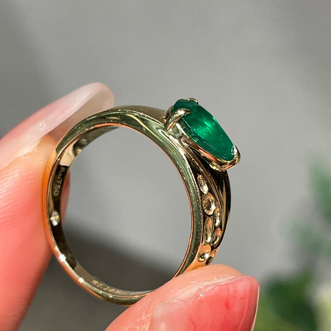 14k Gold 1.16 Ct Vivid Green Natural Emerald Ring - 3