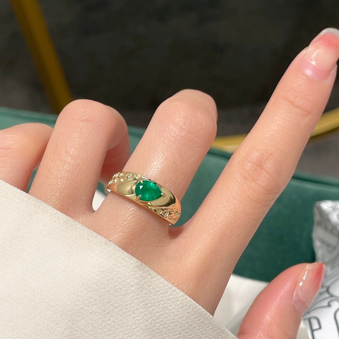 14k Gold 1.16 Ct Vivid Green Natural Emerald Ring - 4