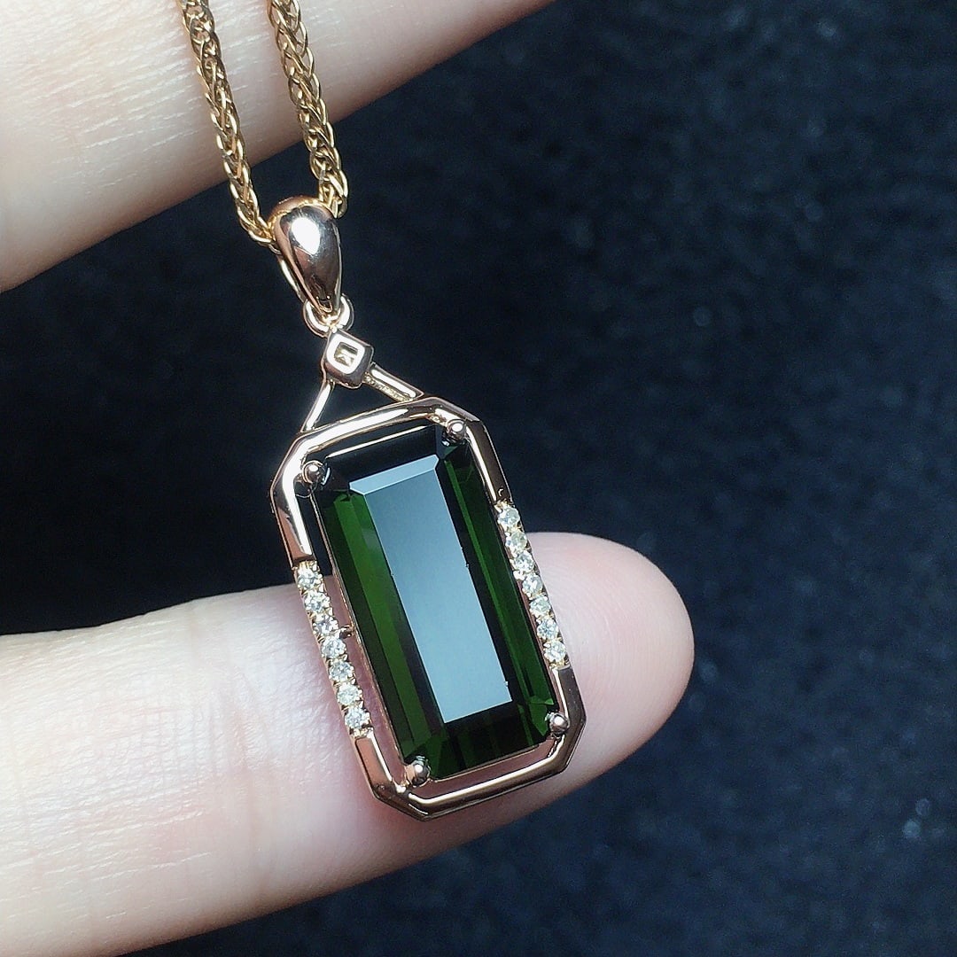 14k Gold 3.68 Ct Natural Tourmaline & Diamond Pendant( Without Chain ): Ref:231104427 // gold content:14k gold // main gemstone:tourmaline // shape:octagonal // carat weight:3. 68ct // color:green // treatment:natural // // adjacent gemstone 2 : diamond // number of
