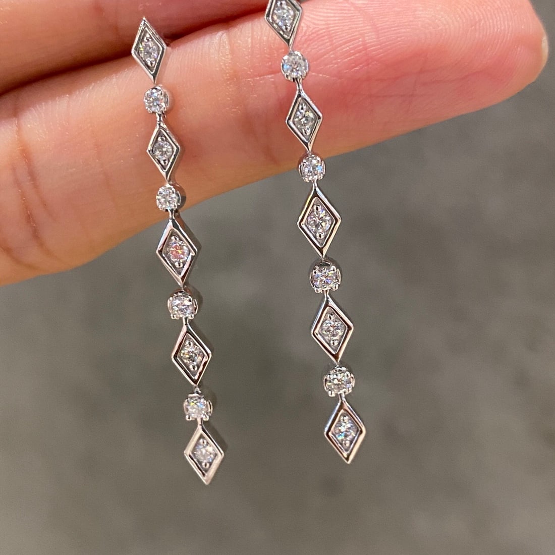 14k Gold 0.38 Ct Natural H Diamond Earrings: Ref:231104428 // gold content:14k gold // main gemstone:diamond // shape:round // carat weight:0. 38ct // clarity grade:vs-si // color:h // treatment:natural // cut grade:g // Condition: New Low