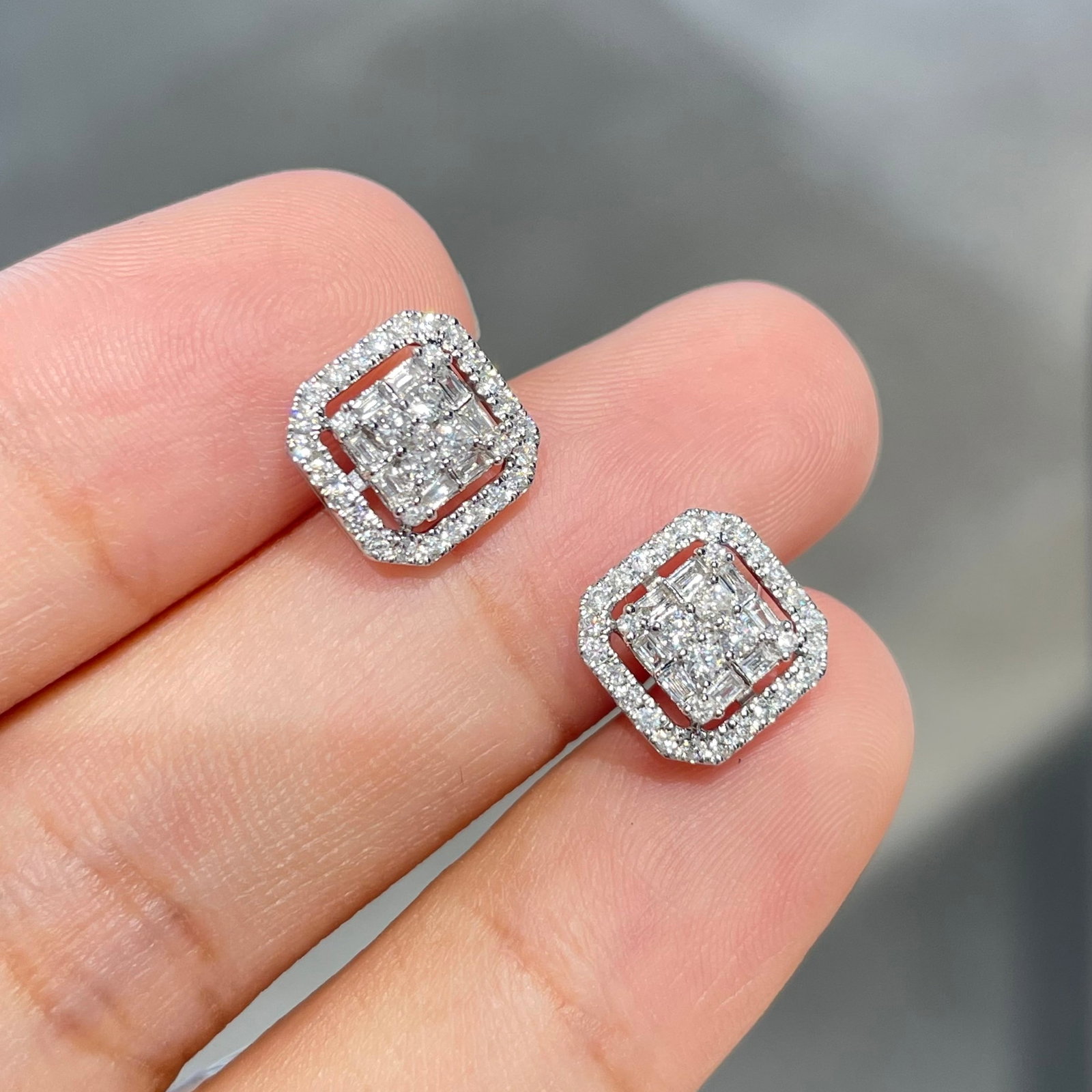 14k Gold 0.50 Ct Natural H Diamond Earrings: Ref:231104438 // gold content:14k gold // main gemstone:diamond // shape:multiple // carat weight:0. 50ct // clarity grade:vs-si // color:h // treatment:natural // Condition: New Low Estimate:
