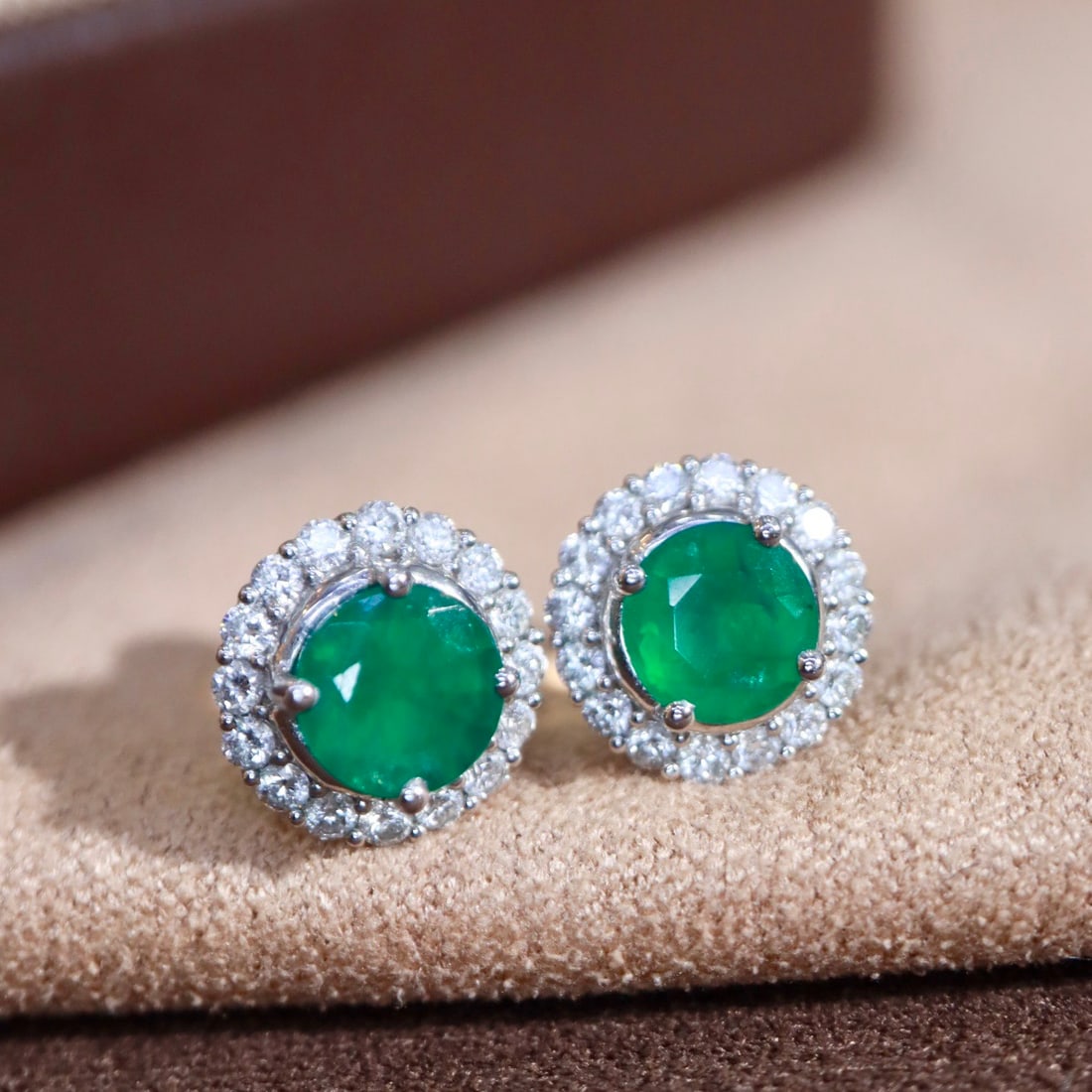 14k Gold 1.23 Ctw Vivid Green Natural Emerald & Diamond Earrings - 2