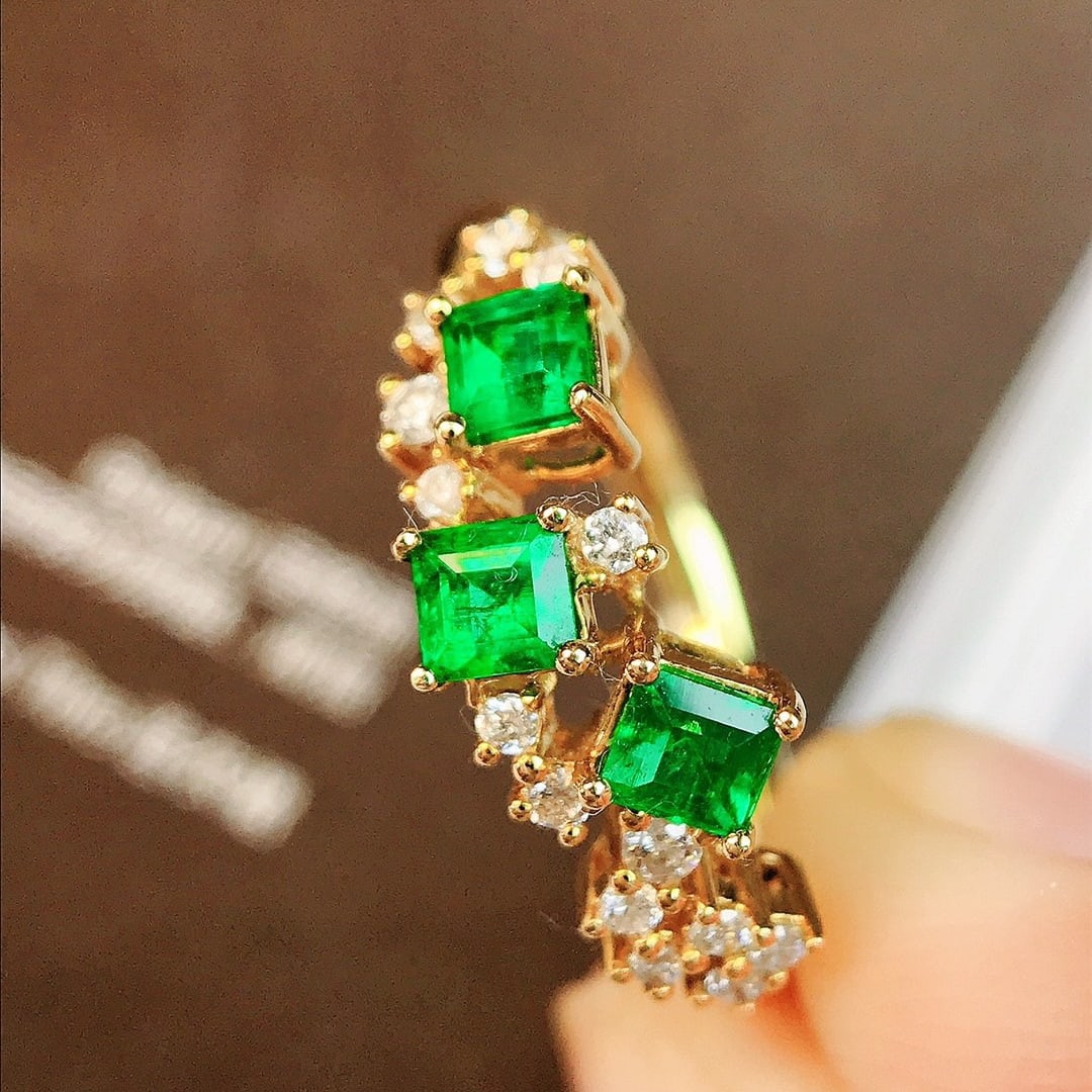 14k Gold 0.63 Ctw Vivid Green Natural Emerald & Diamond Ring - 5