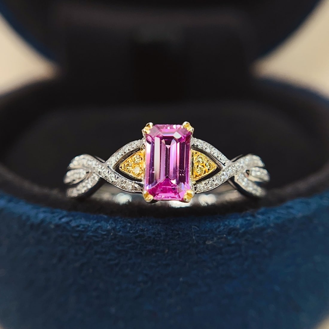 14k Gold 0.85 Ct Natural Padparadscha Sapphire & Diamond Ring: Ref:231104446 // gold content:14k gold // ring size:7. 25us // // main gemstone:padparadscha sapphire // shape:octagonal // carat weight:0. 85ct // color:orangish pink // treatment:natural // //