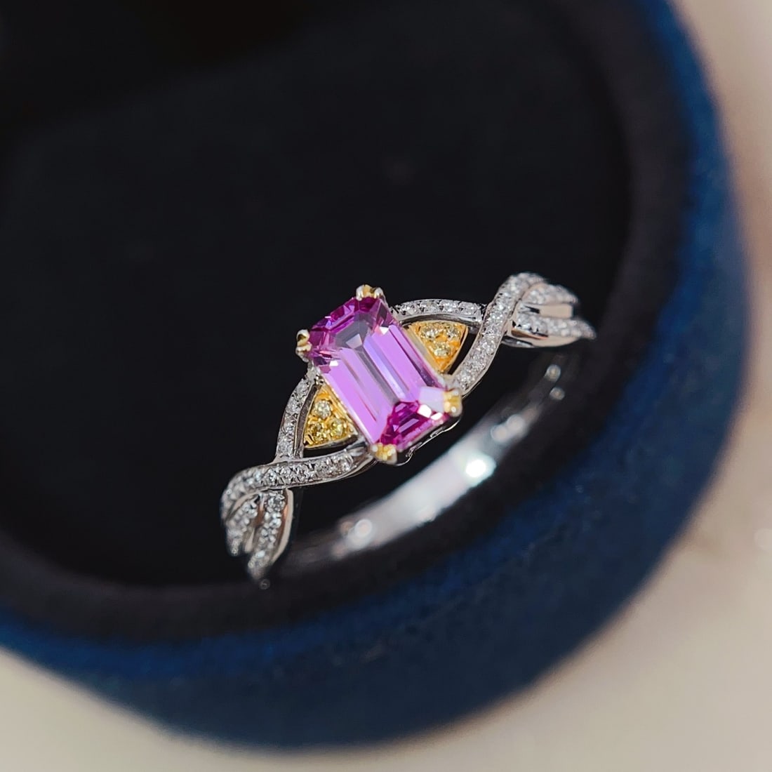 14k Gold 0.85 Ct Natural Padparadscha Sapphire & Diamond Ring - 2
