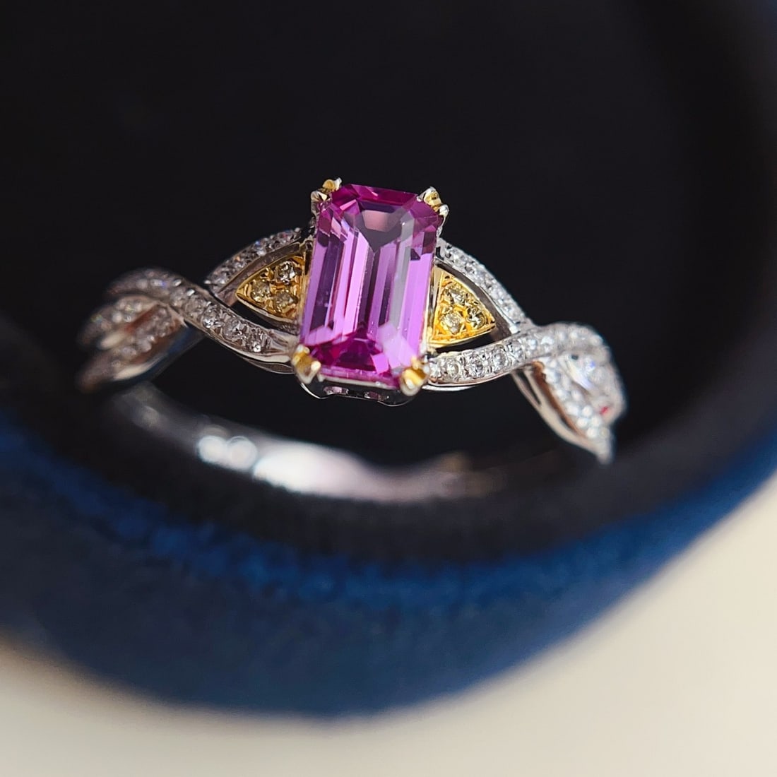 14k Gold 0.85 Ct Natural Padparadscha Sapphire & Diamond Ring - 4
