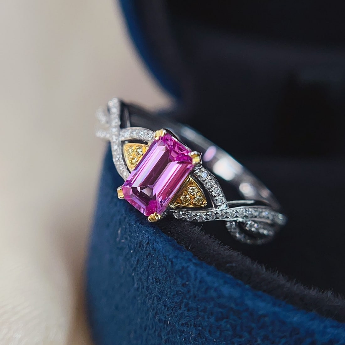 14k Gold 0.85 Ct Natural Padparadscha Sapphire & Diamond Ring - 5