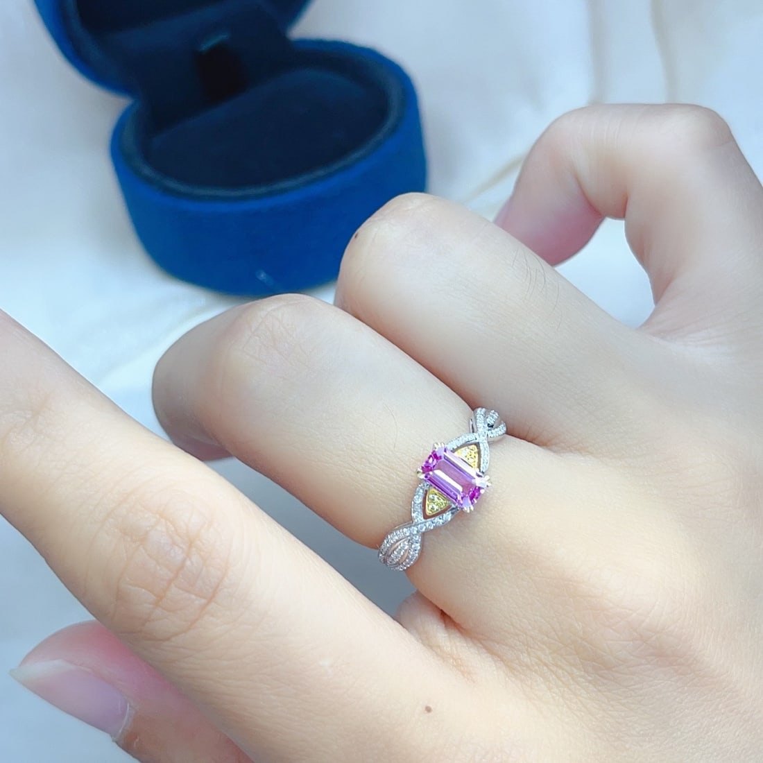 14k Gold 0.85 Ct Natural Padparadscha Sapphire & Diamond Ring - 6