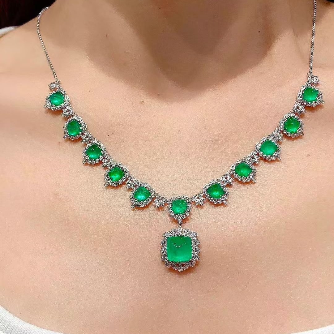14k Gold 13.02 Ct Vivid Green Natural Emerald & Diamond Necklace - 6