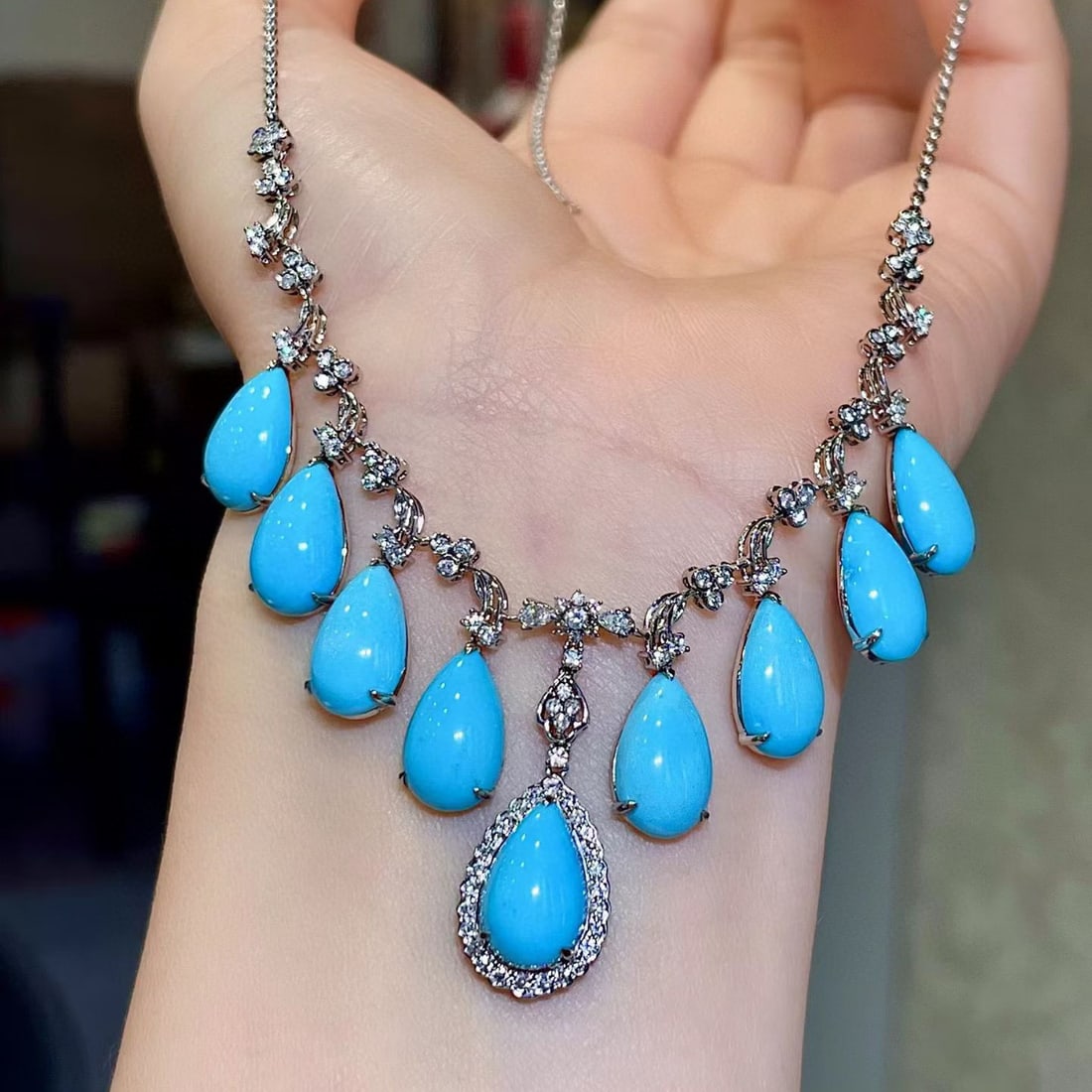 14k Gold 24.76 Ctw Natural Blue Turquoise & Diamond Necklace: Ref:231105014 // gold content:14k gold // main gemstone:blue turquoise // shape:pear // carat weight:23. 68ct // color:blue // treatment:natural // // adjacent gemstone 2 : diamond // shape:multiple /
