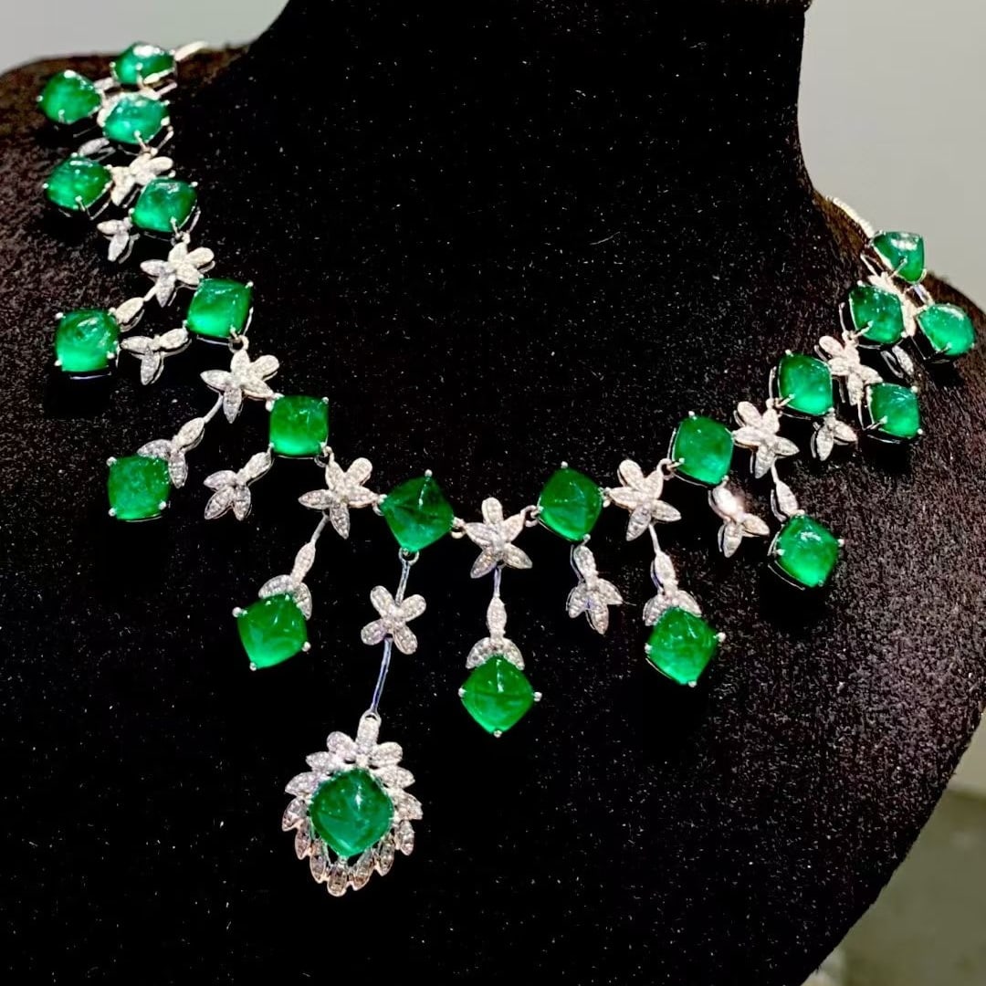14k Gold 17.02 Ct Vivid Green Natural Emerald & Diamond Necklace - 4