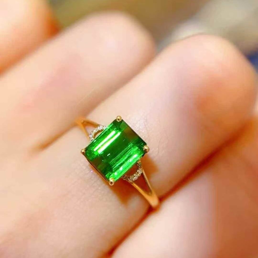 14k Gold 2.55 Ct Natural Tourmaline & Diamond Ring: Ref:231105097 // gold content:14k gold // ring size:7. 25us // // main gemstone:tourmaline // shape:octagonal // carat weight:2. 55ct // color:green // treatment:natural // // adjacent gemstone 2 : di