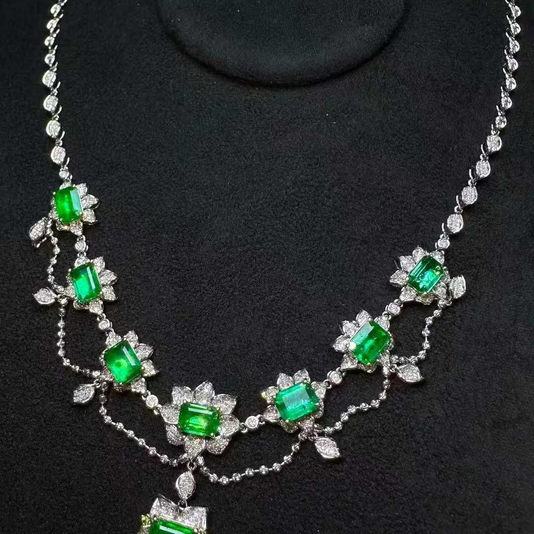 14k Gold 8.5 Ct Natural Emerald & Diamond Necklace - 2