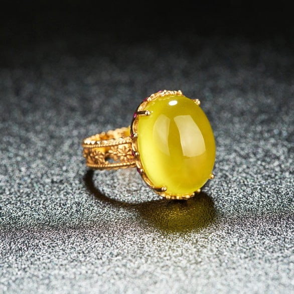 14k Gold 13.35 Ct Natural Prehnite & Ruby Ring: Ref:231105142 // gold content:14k gold // ring size:7. 25us // // main gemstone:prehnite // shape:oval // carat weight:13. 35ct // color:yellow // treatment:natural // // adjacent gemstone 2 : ruby