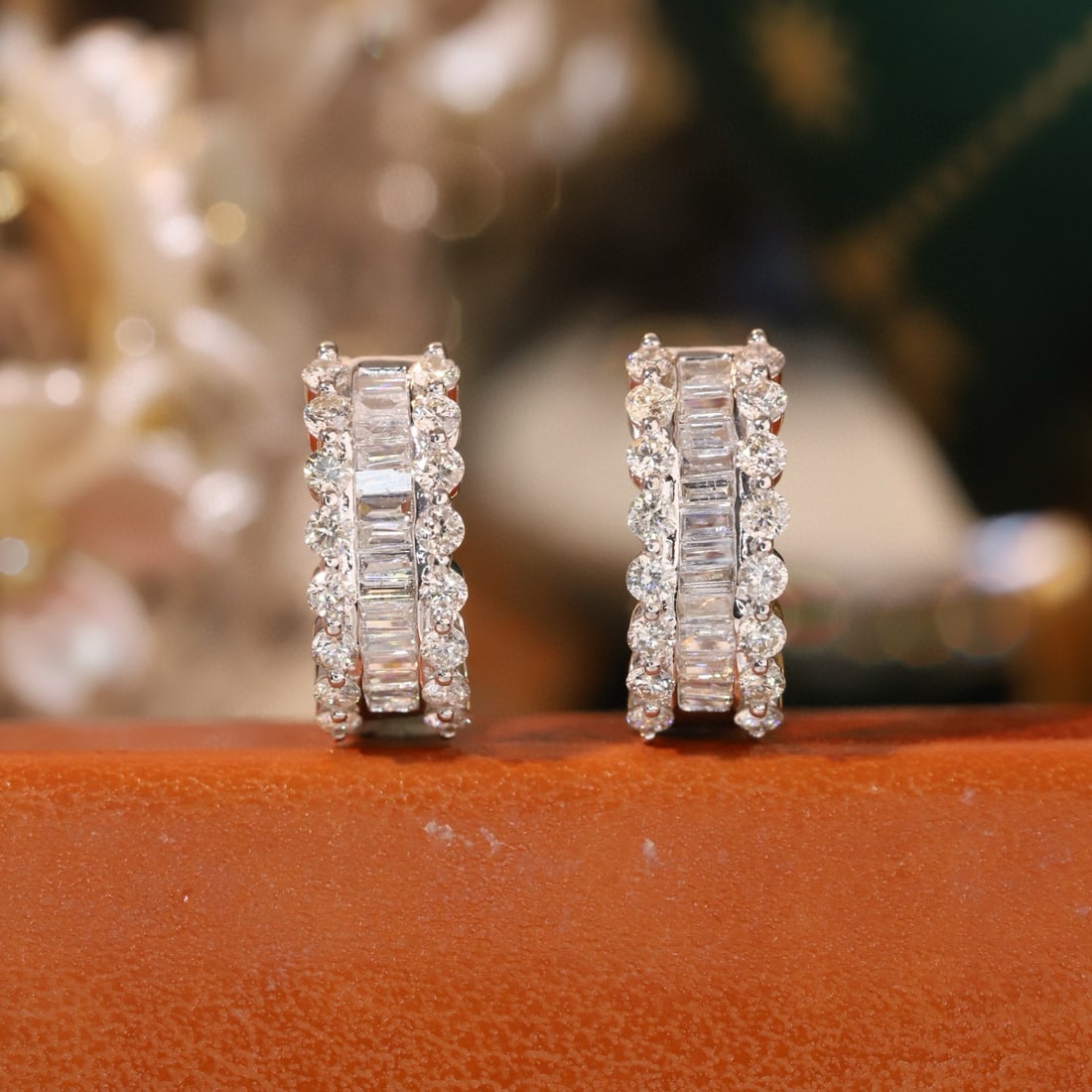 14k Gold 1.00 Ct Natural H Diamond Earrings: Ref:231105171 // gold content:14k gold // main gemstone:diamond // shape:multiple // carat weight:1. 00ct // clarity grade:vs-si // color:h // treatment:natural // Condition: New Low Estimate: