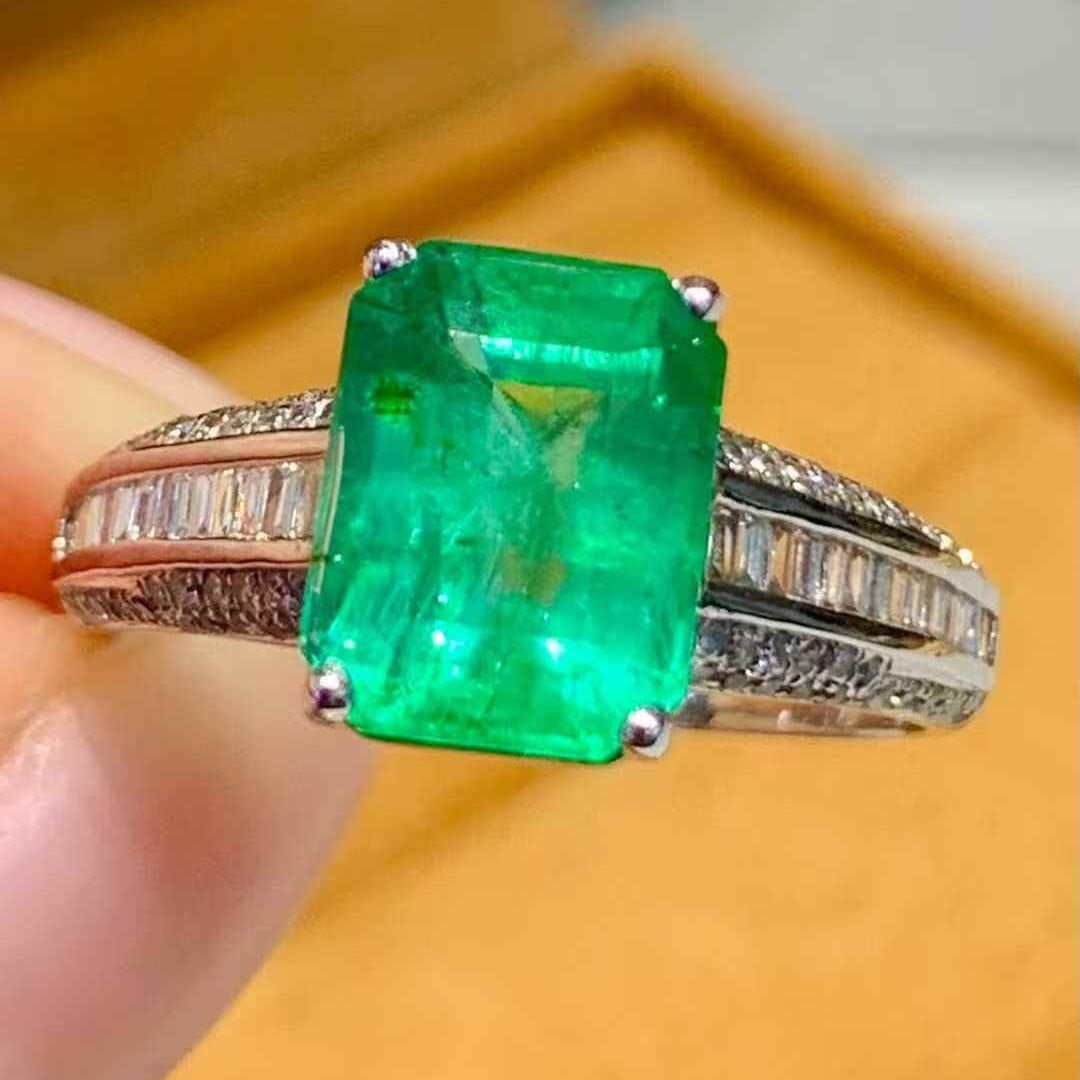 14k Gold 2.45 Ct Natural Emerald & Diamond Ring - 2