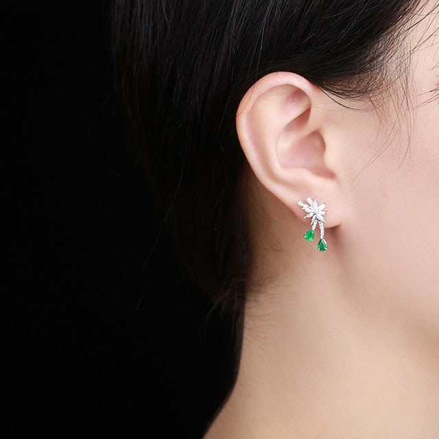 14k Gold 0.94 Ctw Natural Emerald & Diamond Earrings - 5