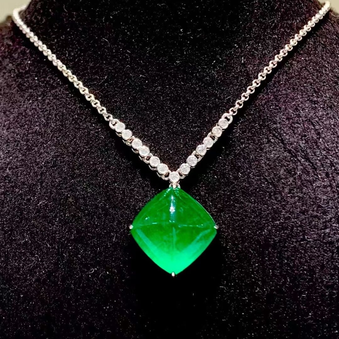 14k Gold 8.88 Ct Natural Emerald & Diamond Necklace: Ref:231105236 // gold content:14k gold // main gemstone:emerald // shape:sugar-loaf // carat weight:8. 88ct // color:green // treatment:natural // // adjacent gemstone 2 : diamond // shape:round // cl