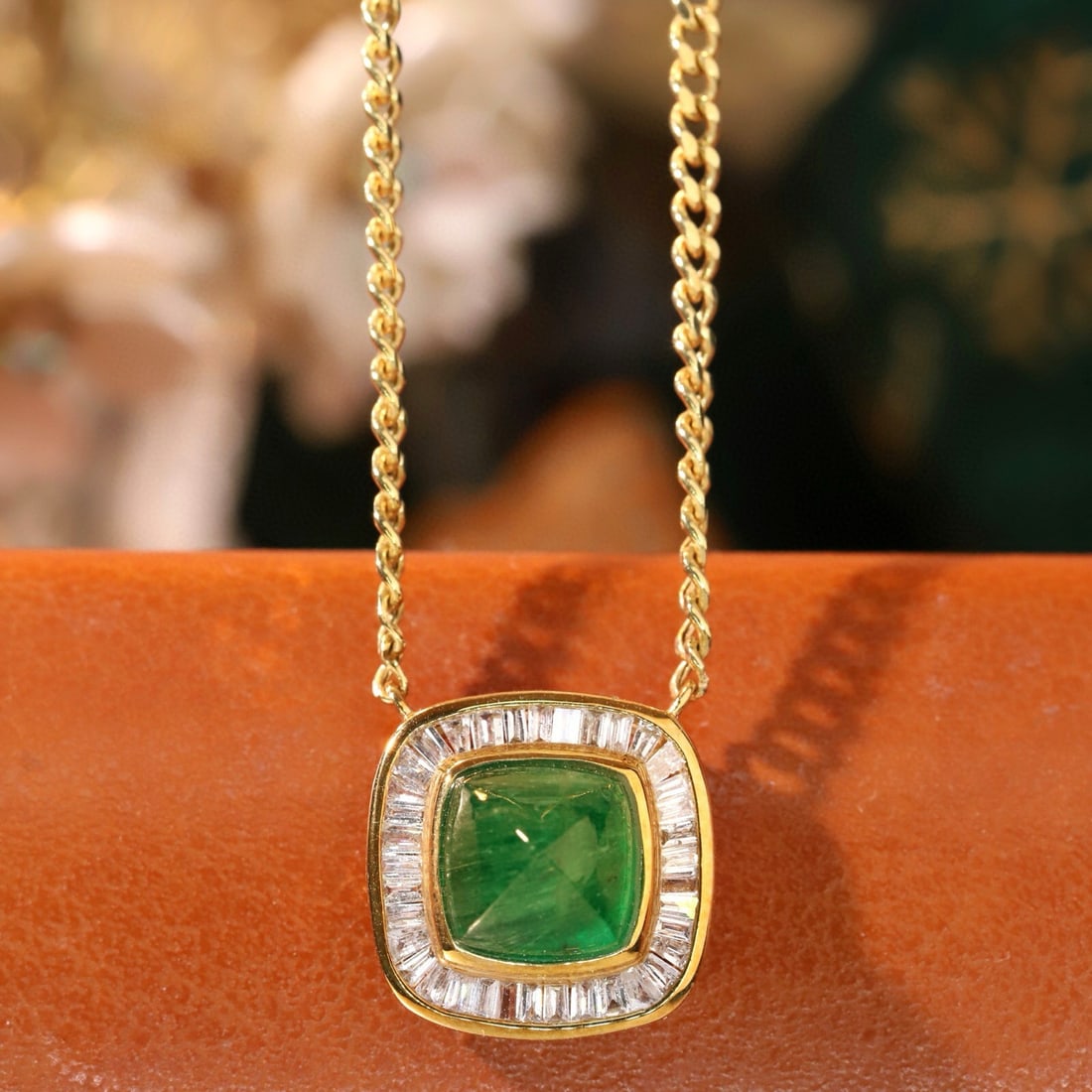 14k Gold 2.1 Ctw Natural Emerald & Diamond Necklace: Ref:231105254 // gold content:14k gold // main gemstone:emerald // shape:sugar-loaf // carat weight:1. 8ct // color:green // treatment:natural // // adjacent gemstone 2 : diamond // shape:baguette //