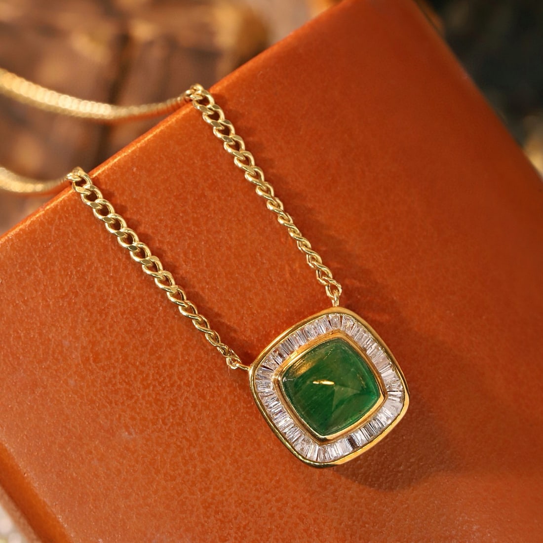 14k Gold 2.1 Ctw Natural Emerald & Diamond Necklace - 4