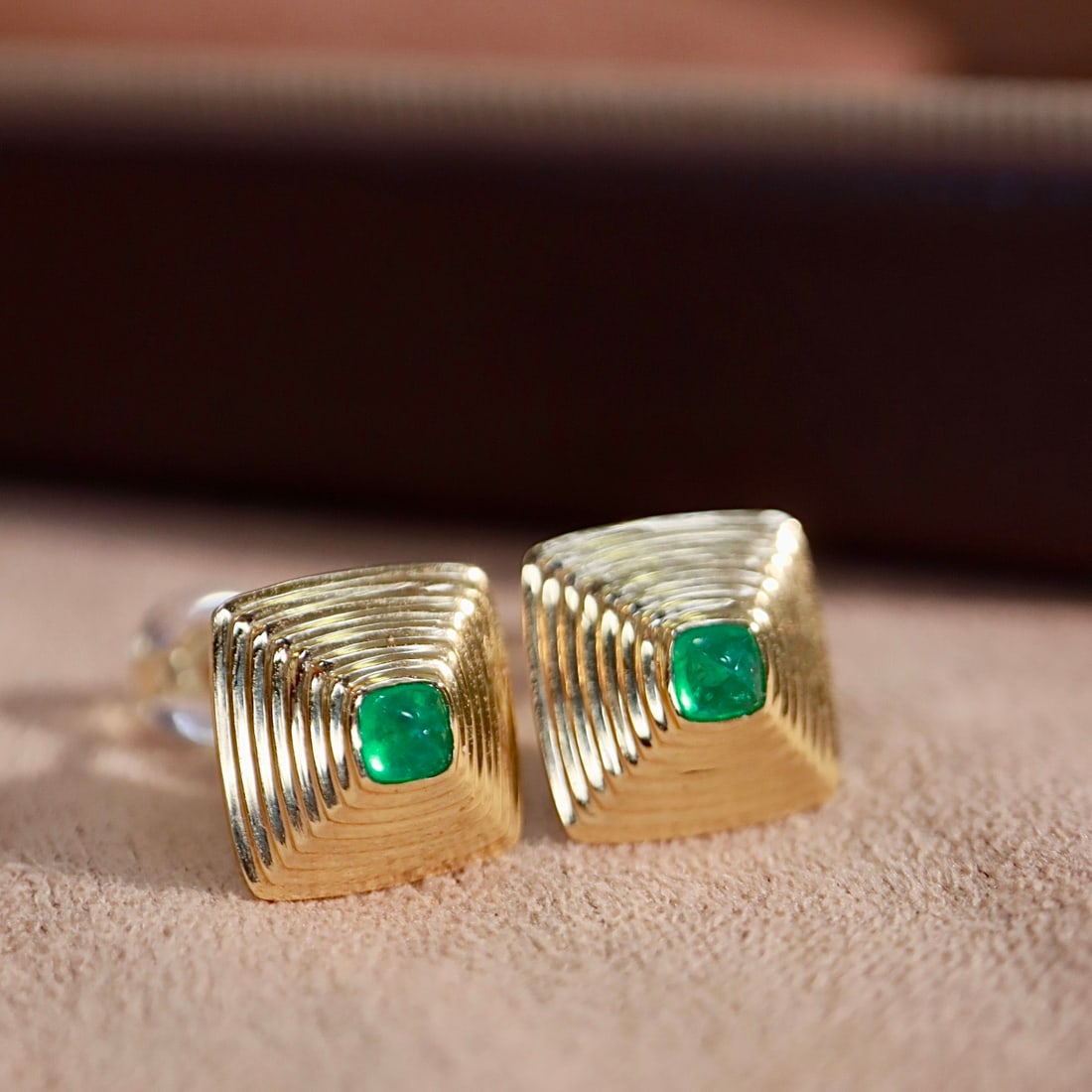 14k Gold 0.26 Ct Vivid Green Natural Emerald Earrings - 2