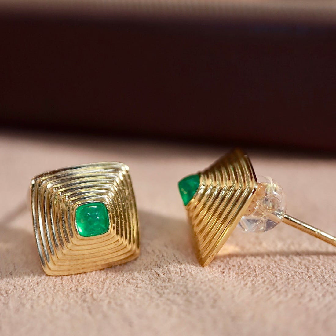 14k Gold 0.26 Ct Vivid Green Natural Emerald Earrings - 3