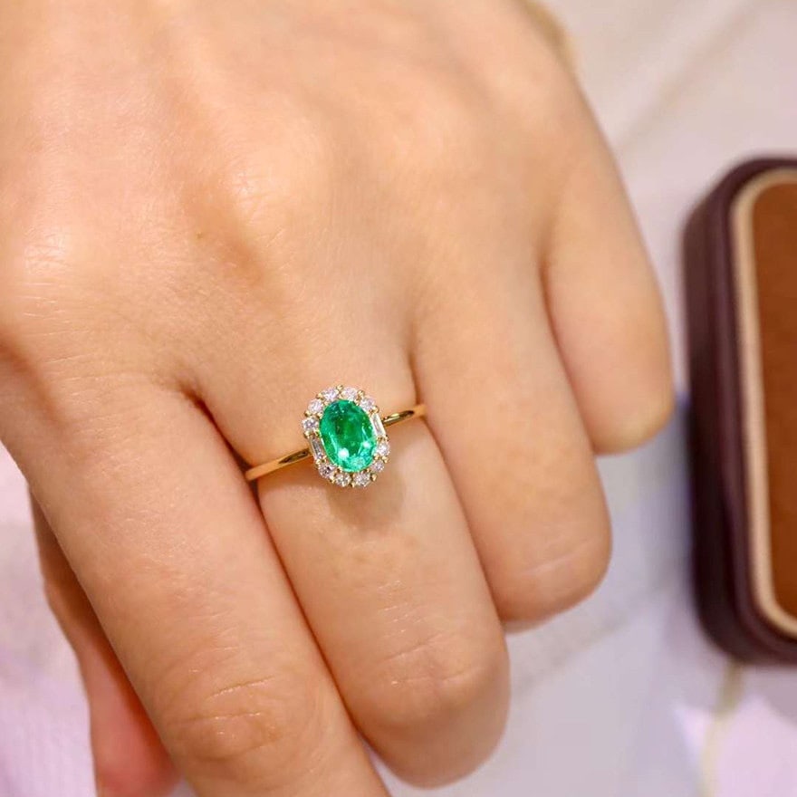 14k Gold 0.96 Ctw Vivid Green Natural Emerald & Diamond Ring - 5
