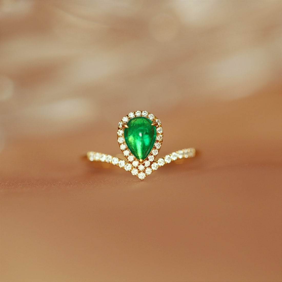 14k Gold 0.78 Ctw Vivid Green Natural Emerald & Diamond Ring: Ref:231106039 // gold content:14k gold // ring size:7. 25us // // main gemstone:emerald // shape:pear // carat weight:0. 58ct // color:vivid green // treatment:natural // // adjacent gemstone 2 :