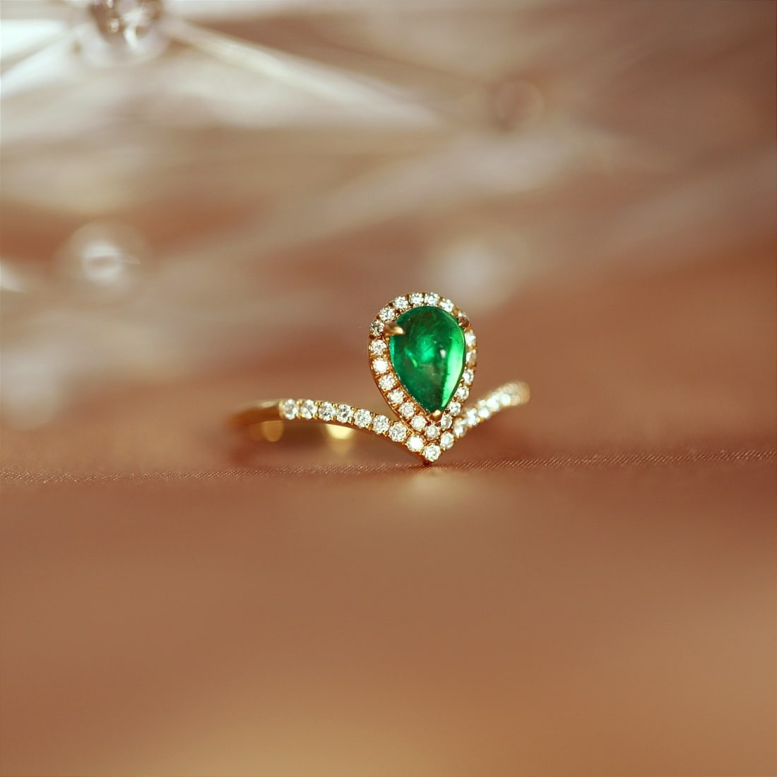 14k Gold 0.78 Ctw Vivid Green Natural Emerald & Diamond Ring - 3