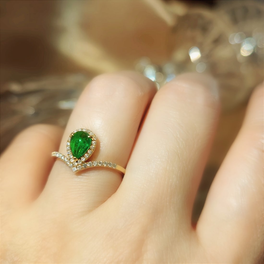 14k Gold 0.78 Ctw Vivid Green Natural Emerald & Diamond Ring - 4