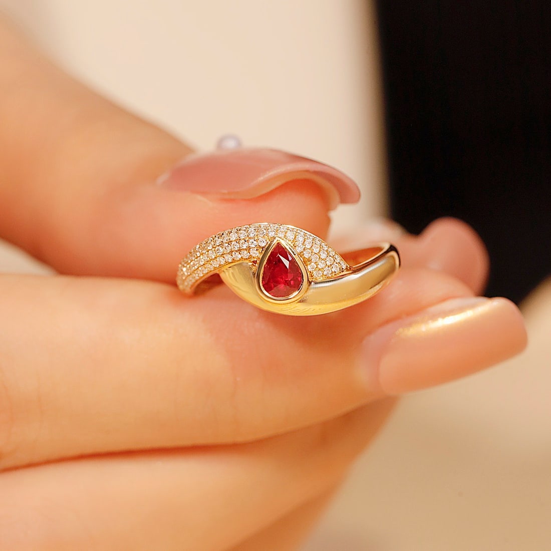 14k Gold 0.69 Ctw Natural Ruby & Diamond Ring - 4