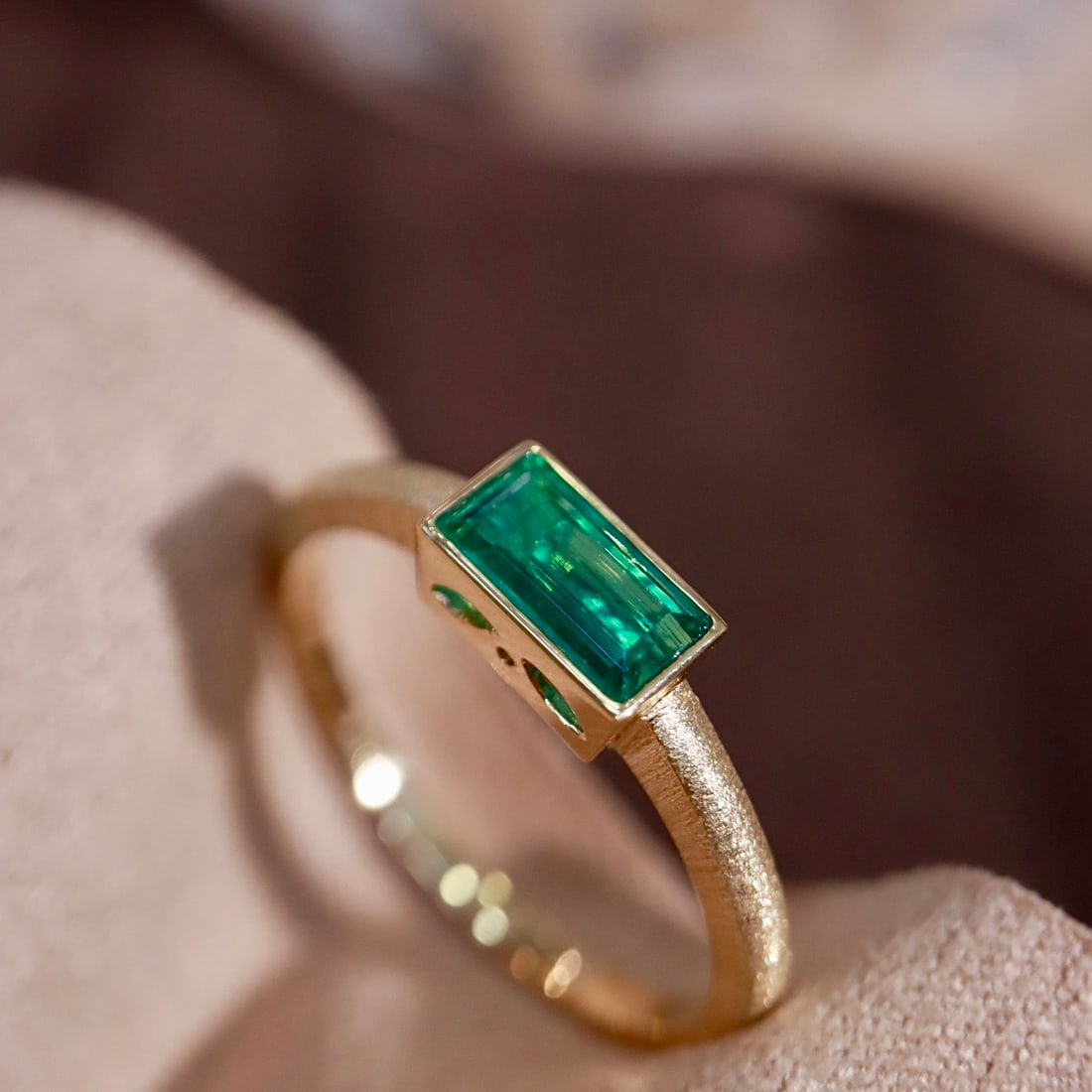 14k Gold 0.45 Ct Natural Emerald Ring - 2
