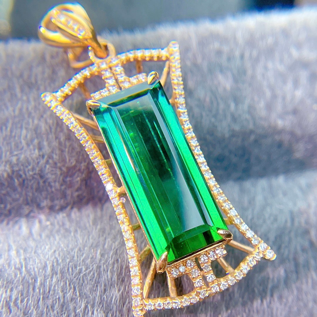 14k Gold 6.6 Ct Natural Tourmaline & Diamond Pendant( Without Chain ): Ref:231106085 // gold content:14k gold // main gemstone:tourmaline // shape:octagonal // carat weight:6. 6ct // color:green // treatment:natural // // adjacent gemstone 2 : diamond // shape:round //