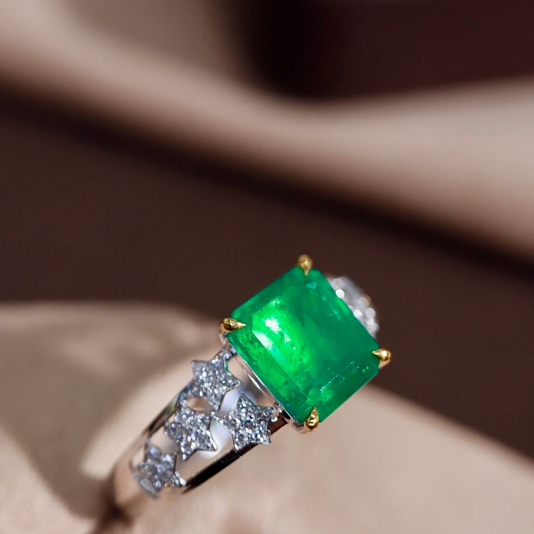14k Gold 1.70 Ctw Vivid Green Natural Emerald & Diamond Ring - 3