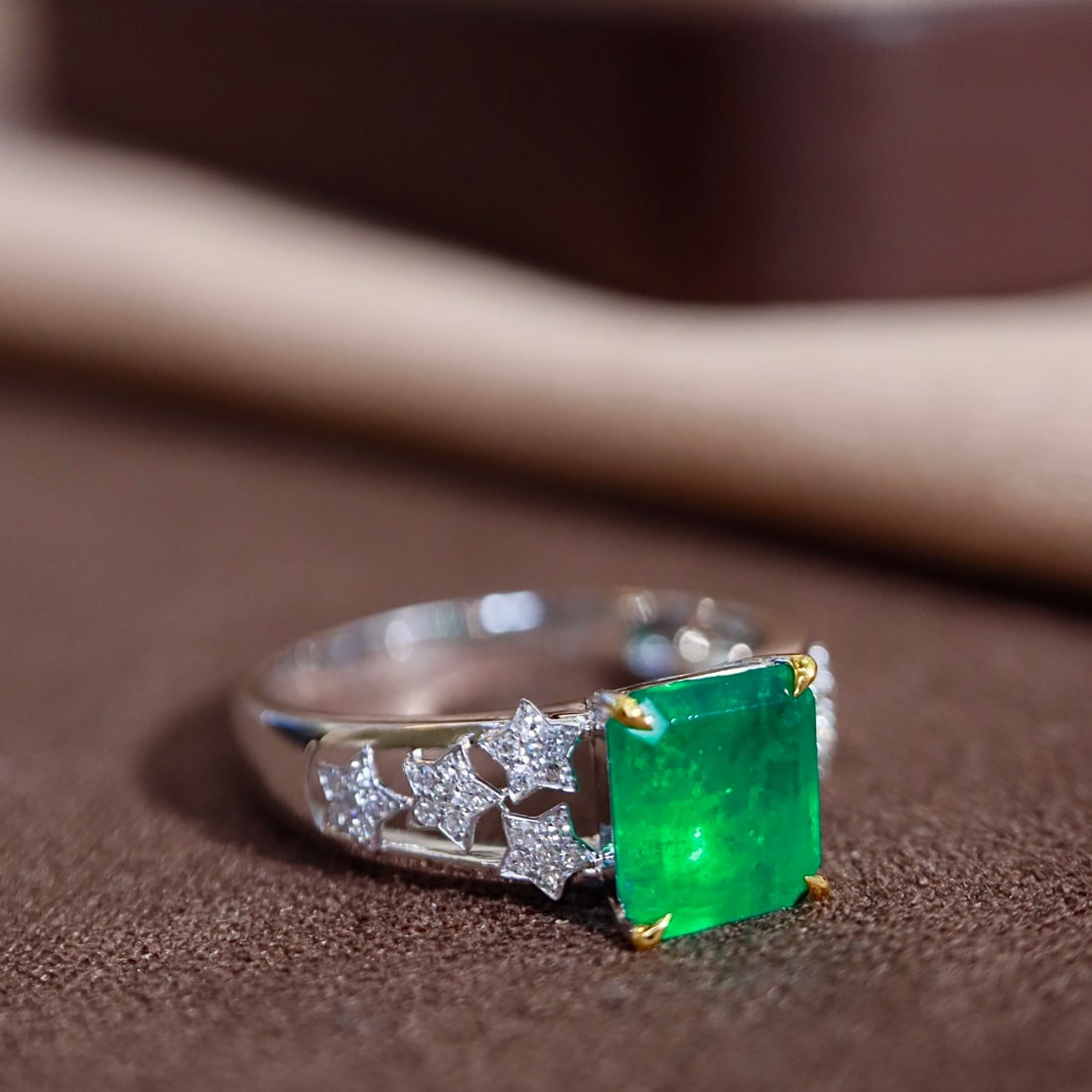 14k Gold 1.70 Ctw Vivid Green Natural Emerald & Diamond Ring - 6