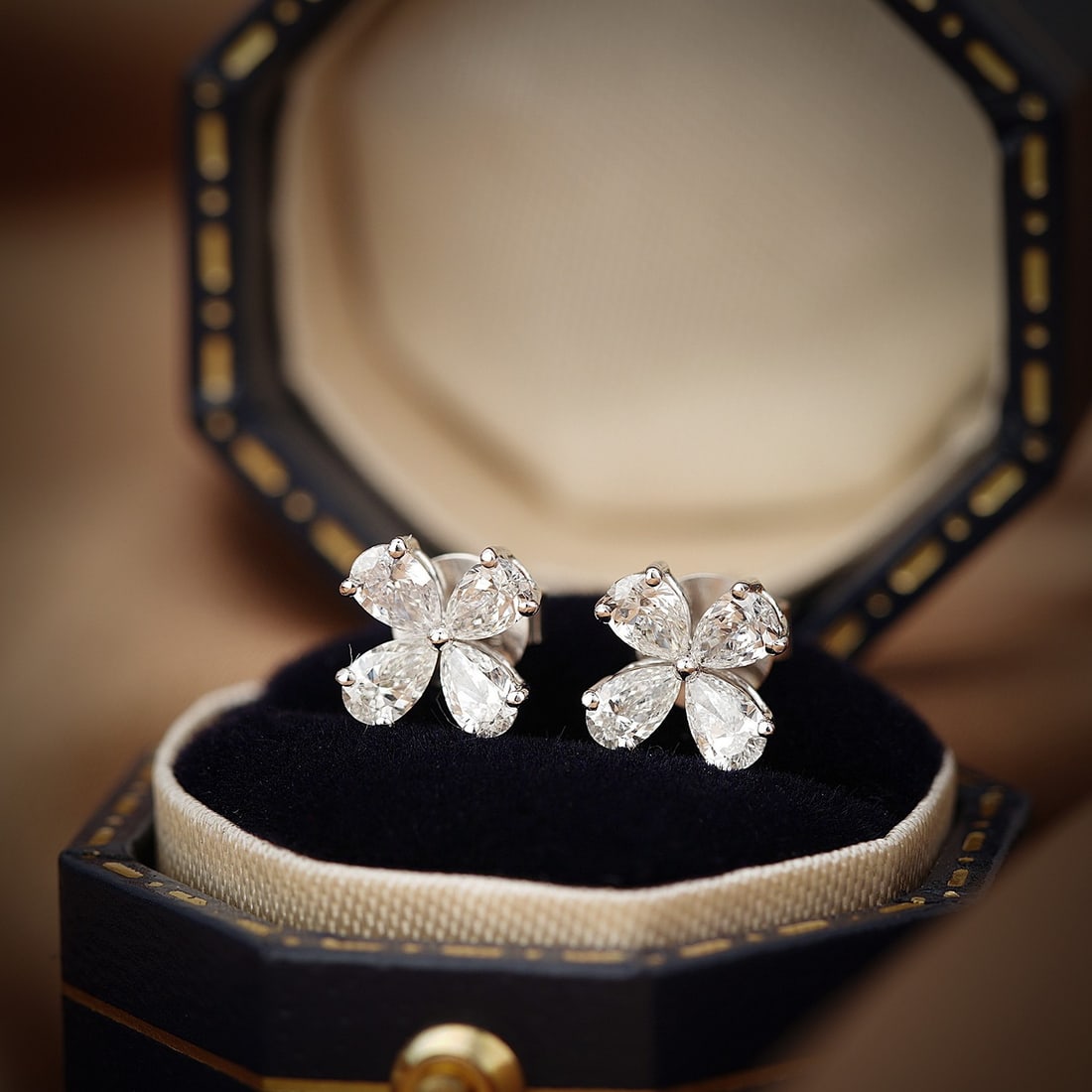 14k Gold 0.52 Ct Natural H Diamond Earrings: Ref:231106108 // gold content:14k gold // main gemstone:diamond // shape:pear // carat weight:0. 52ct // clarity grade:vs-si // color:h // treatment:natural // Condition: New Low Estimate: 2600.00