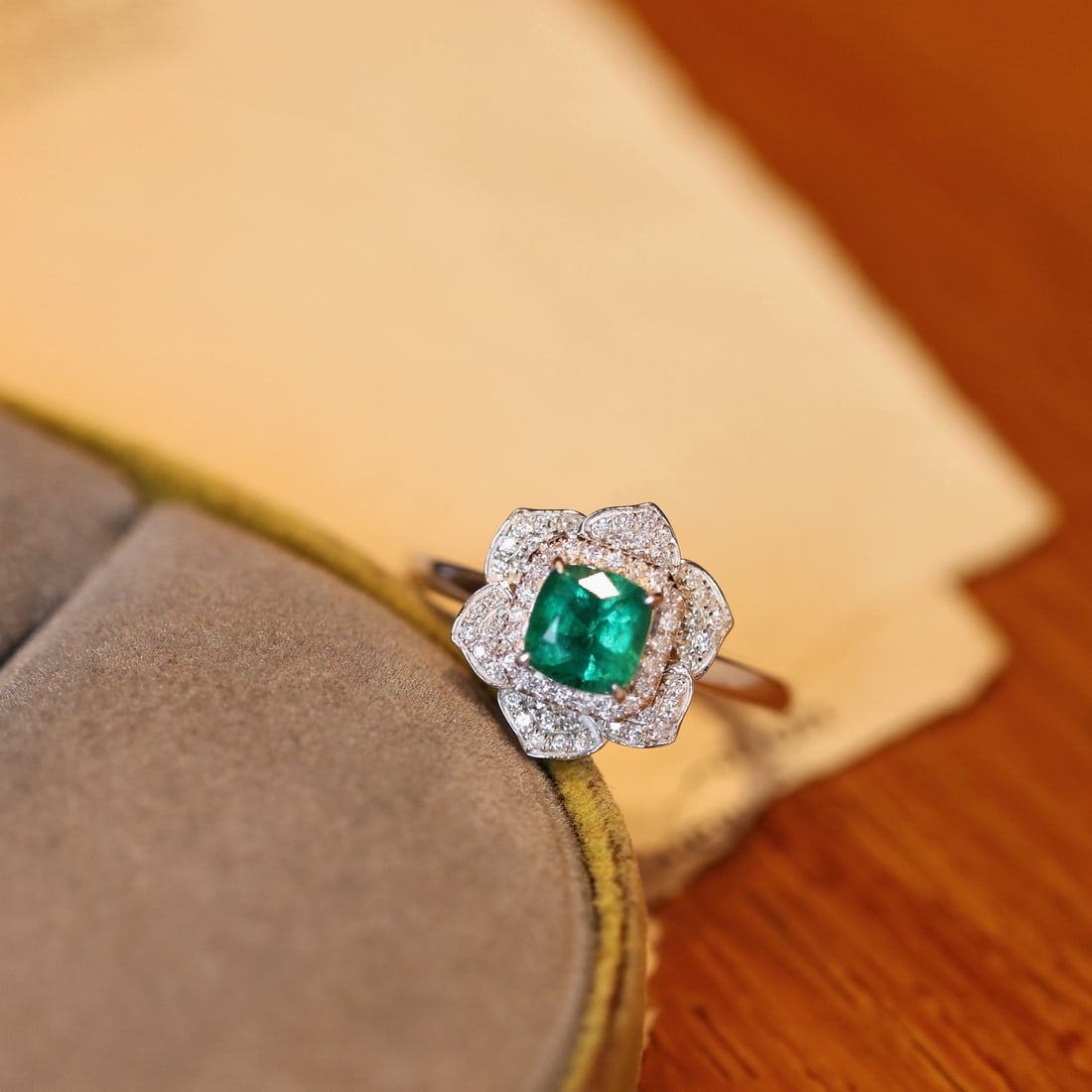 14k Gold 1.04 Ctw Vivid Green Natural Emerald & Diamond Ring - 4