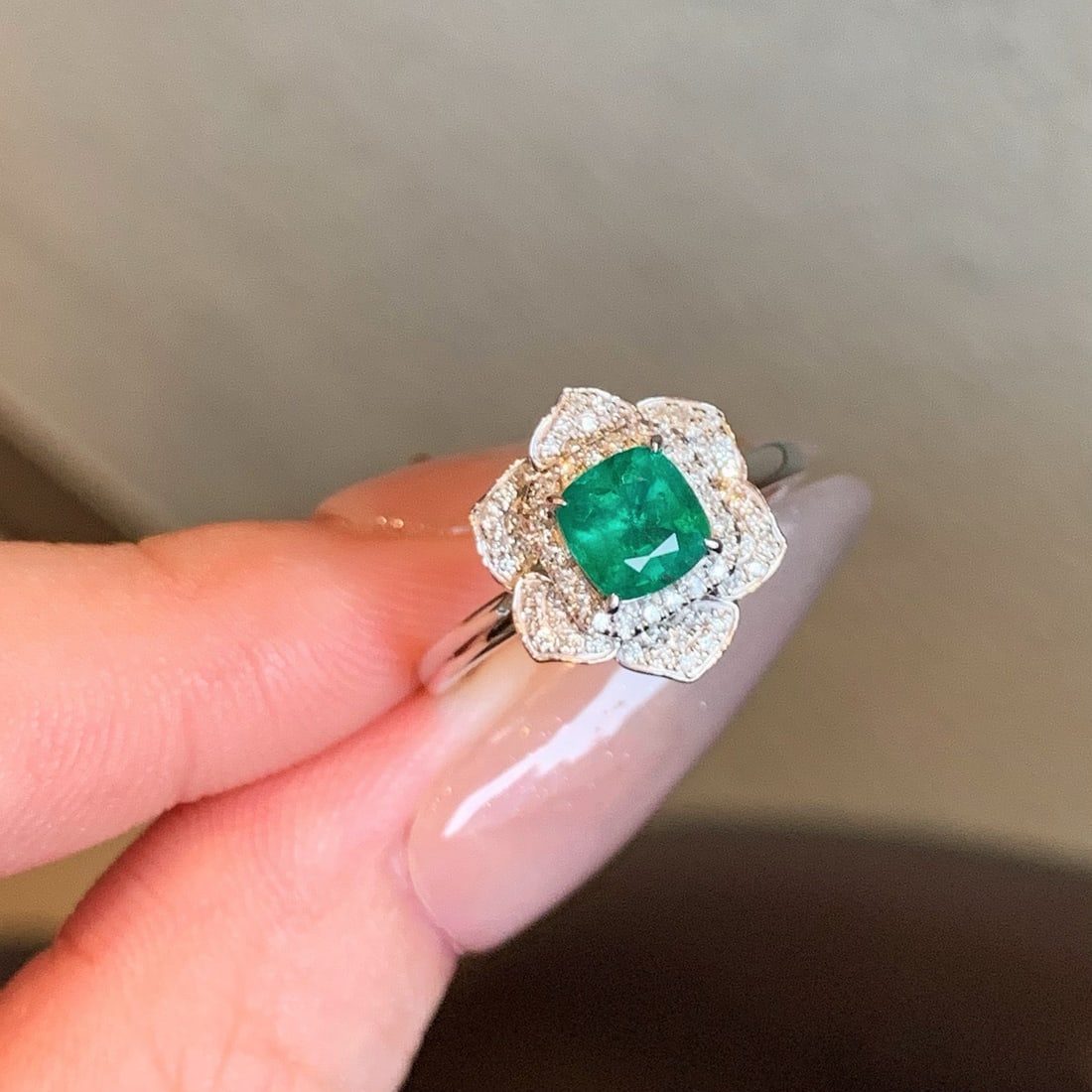14k Gold 1.04 Ctw Vivid Green Natural Emerald & Diamond Ring - 6