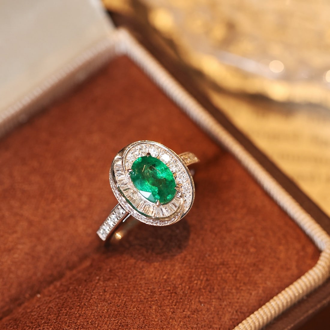14k Gold 1.85 Ctw Vivid Green Natural Emerald & Diamond Ring - 3