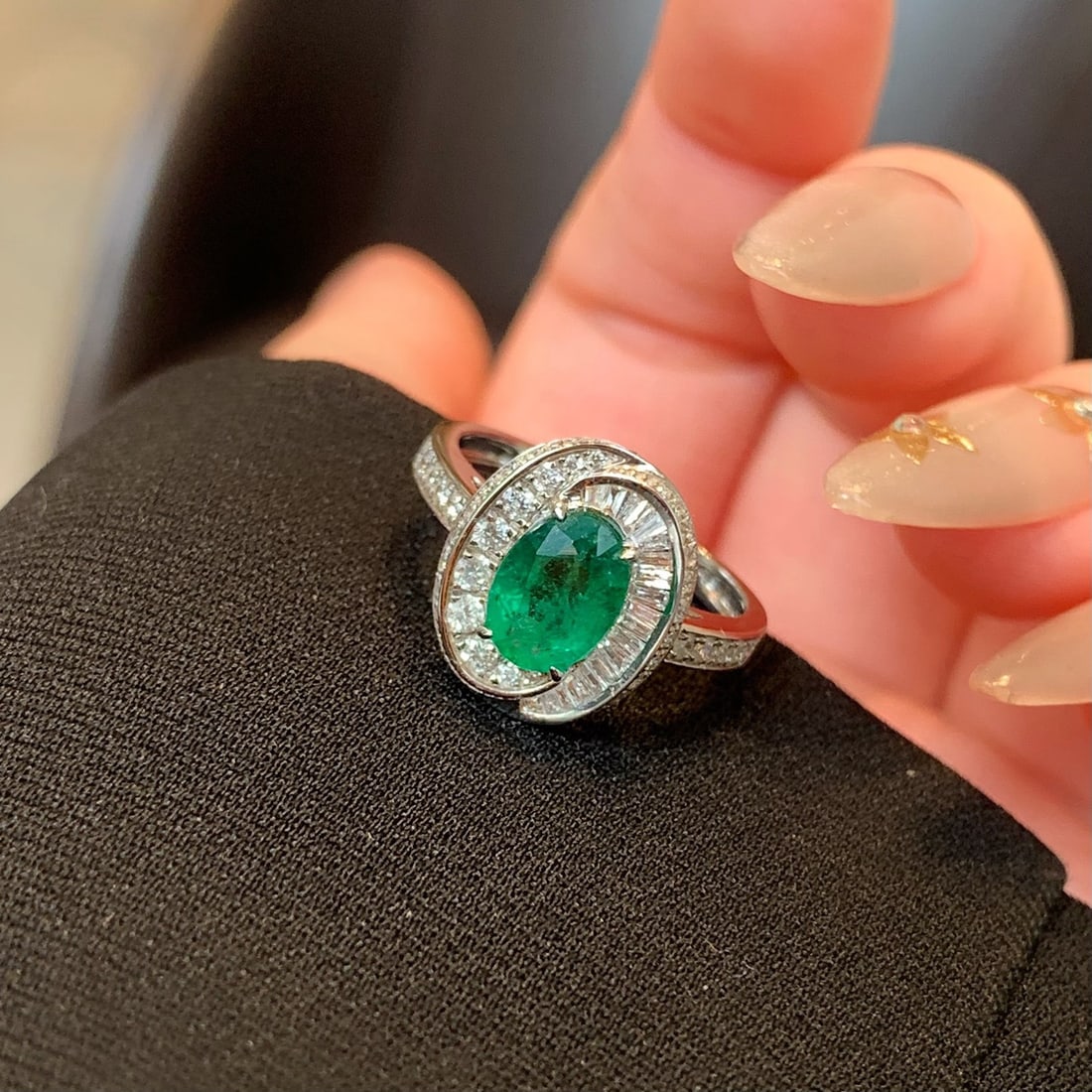 14k Gold 1.85 Ctw Vivid Green Natural Emerald & Diamond Ring - 7