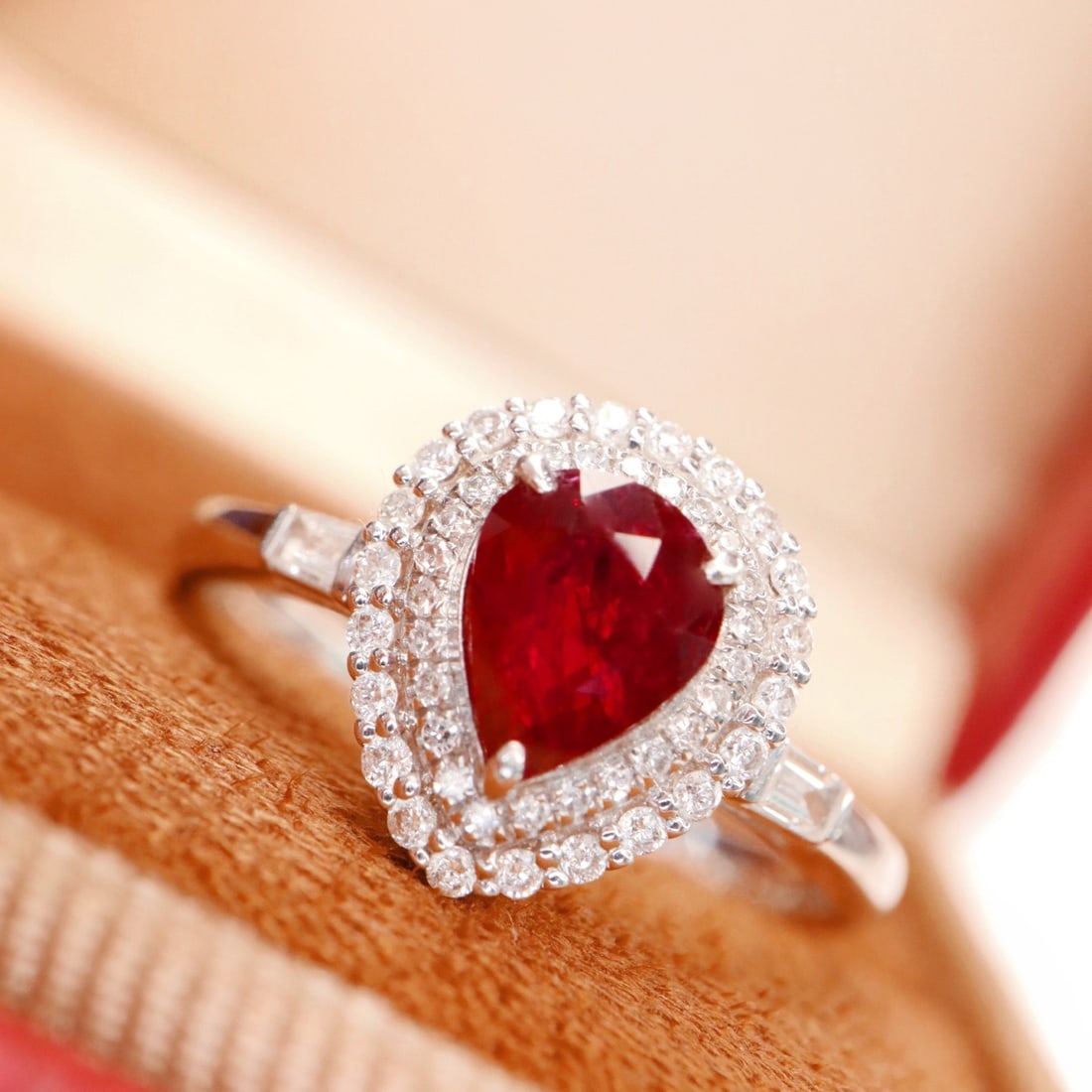 14k Gold 1.31 Ctw Natural Ruby & Diamond Ring: Ref:231106156 // gold content:14k gold // ring size:7. 25us // // main gemstone:ruby // shape:pear // carat weight:1. 08ct // color:pigeonblood red // treatment:natural // // adjacent gemstone 2 :