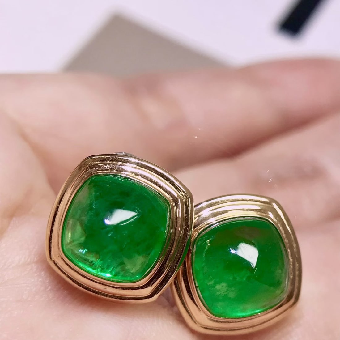 14k Gold 5.2 Ct Vivid Green Natural Emerald Earrings: Ref:231106160 // gold content:14k gold // main gemstone:emerald // shape:sugar-loaf // carat weight:5. 2ct // color:vivid green // treatment:natural // Condition: New Low Estimate: 6400.00 High