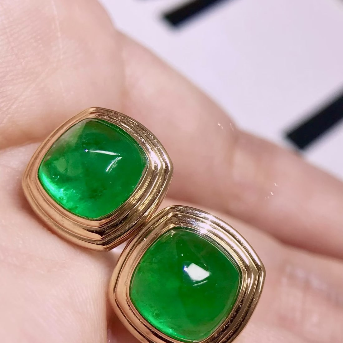 14k Gold 5.2 Ct Vivid Green Natural Emerald Earrings - 3