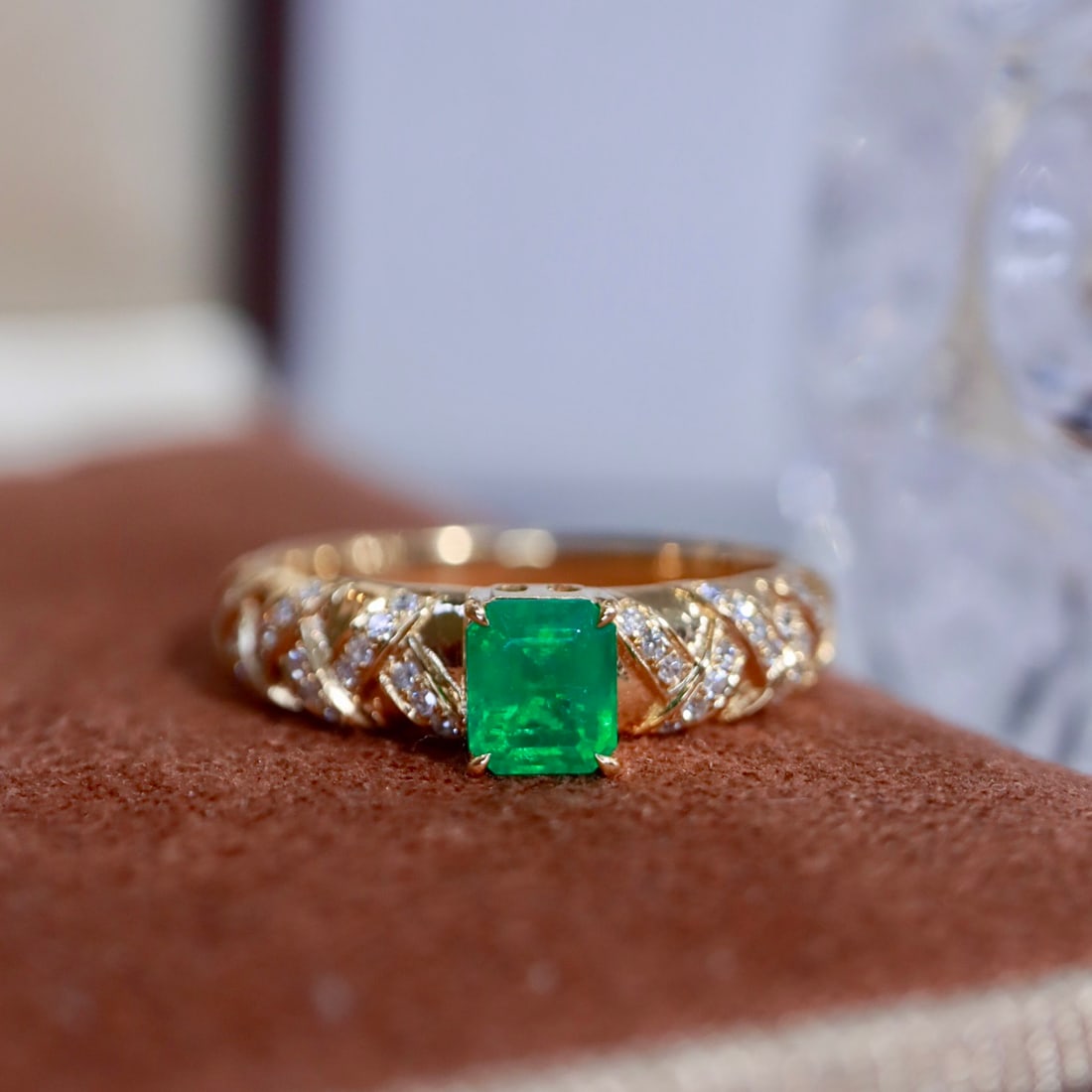 14k Gold 0.61 Ctw Vivid Green Natural Emerald & Diamond Ring: Ref:231106164 // gold content:14k gold // ring size:7. 25us // // main gemstone:emerald // shape:octagonal // carat weight:0. 51ct // color:vivid green // treatment:natural // // adjacent gemstone 2