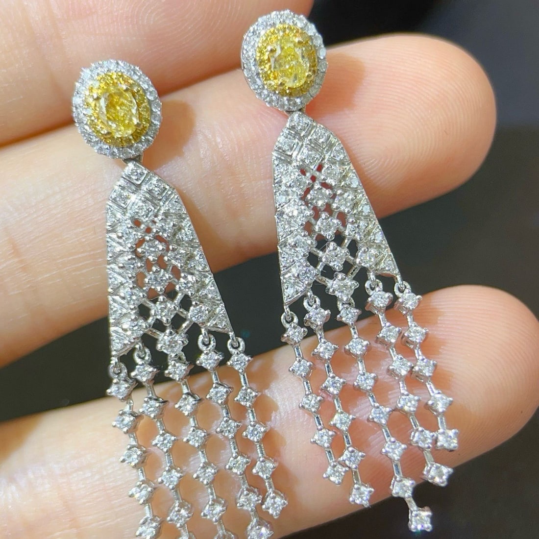14k Gold 1.72 Ctw Natural Yellow Diamond & Diamond Earrings: Ref:231106203 // gold content:14k gold // main gemstone:yellow diamond // shape:oval // carat weight:0. 40ct // color:yellow // treatment:natural // // adjacent gemstone 2 : diamond // shape:round // 