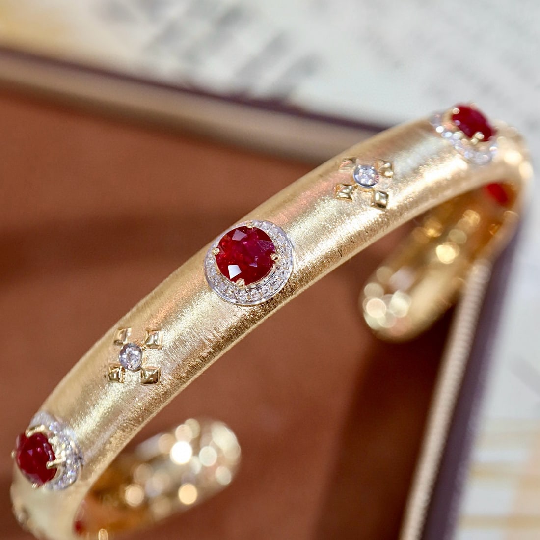 14k Gold 3.30 Ctw Vivid Red Natural Ruby & Diamond Bangle: Ref:231106209 // gold content:14k gold // main gemstone:ruby // shape:round // carat weight:3. 0ct // color:vivid red // treatment:natural // cut grade:g // // adjacent gemstone 2 : diamond //