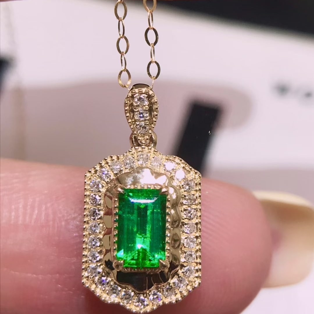14k Gold 0.62 Ctw Vivid Green Natural Emerald & Diamond Pendant( Without Chain ): Ref:231106217 // gold content:14k gold // main gemstone:emerald // shape:octagonal // carat weight:0. 4ct // color:vivid green // treatment:natural // // adjacent gemstone 2 : diamond // shape:round