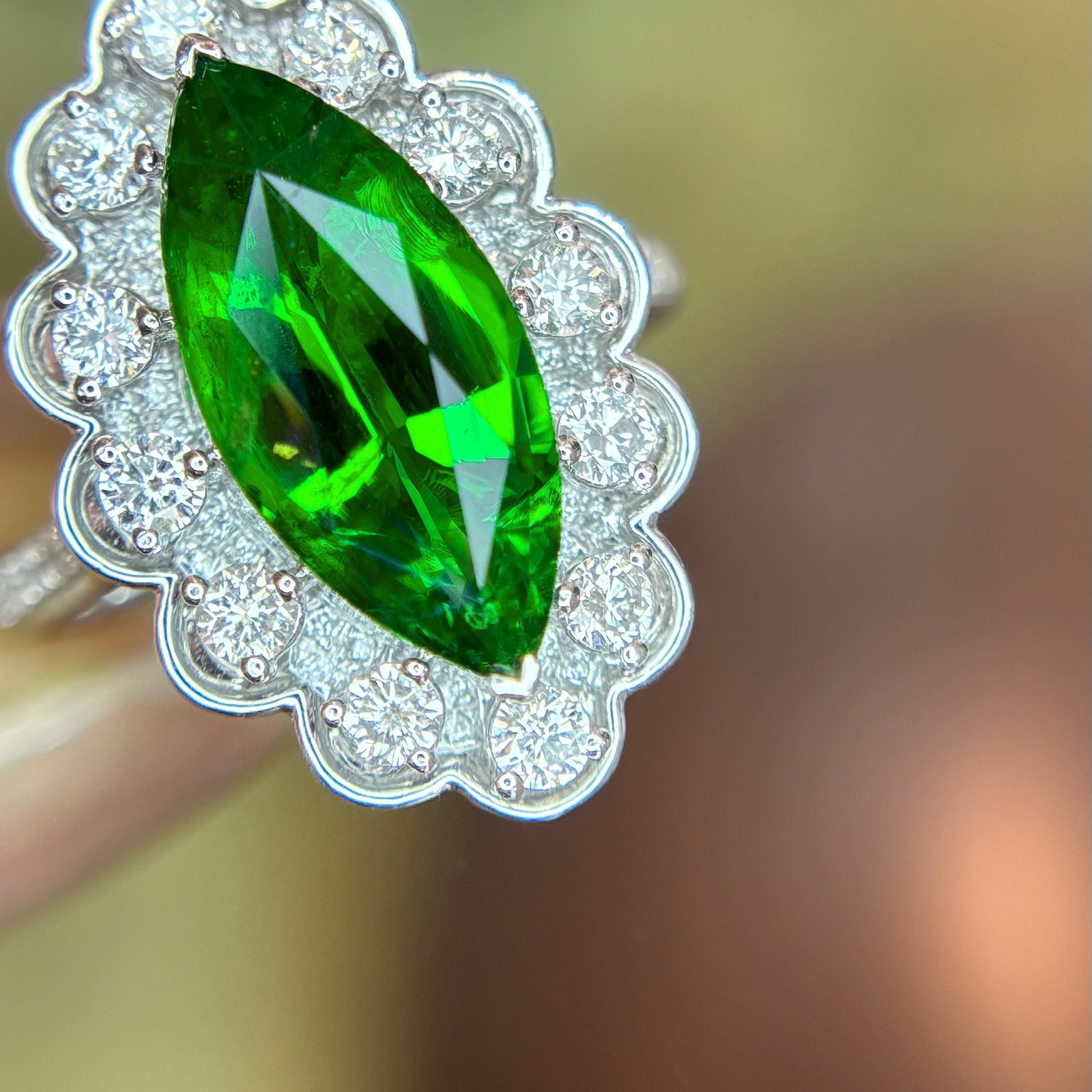 14k Gold 3.47 Ct Vivid Green Natural Tsavorite & Diamond Ring - 4