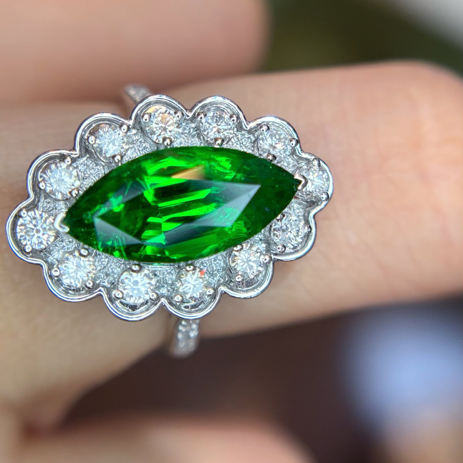 14k Gold 3.47 Ct Vivid Green Natural Tsavorite & Diamond Ring - 5