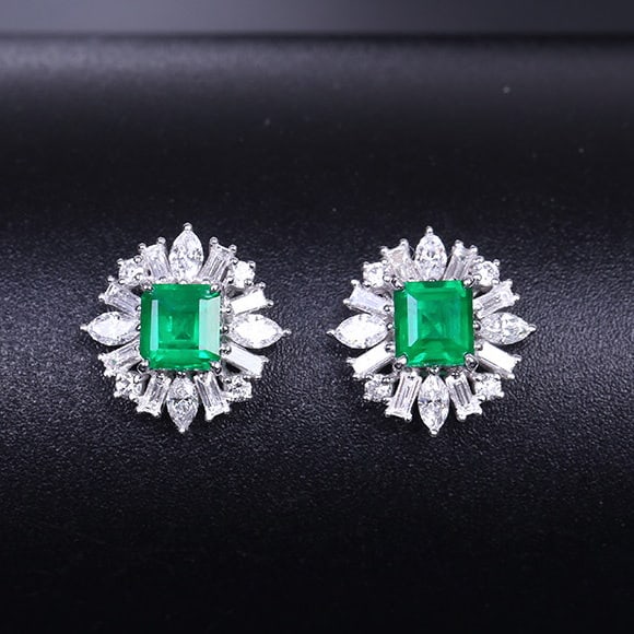 14k Gold 1.26 Ctw Natural Emerald & Diamond Earrings: Ref:231106238 // gold content:14k gold // main gemstone:emerald // shape:octagonal // carat weight:0. 72ct // color:green // treatment:natural // // adjacent gemstone 2 : diamond // shape:multiple //
